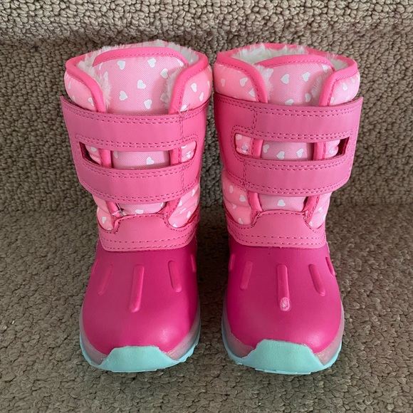 ⭐️HP⭐️Carter’s❄️Snow boots🥾 - Picture 2 of 6